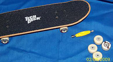Tech Deck World Industries Hand Board